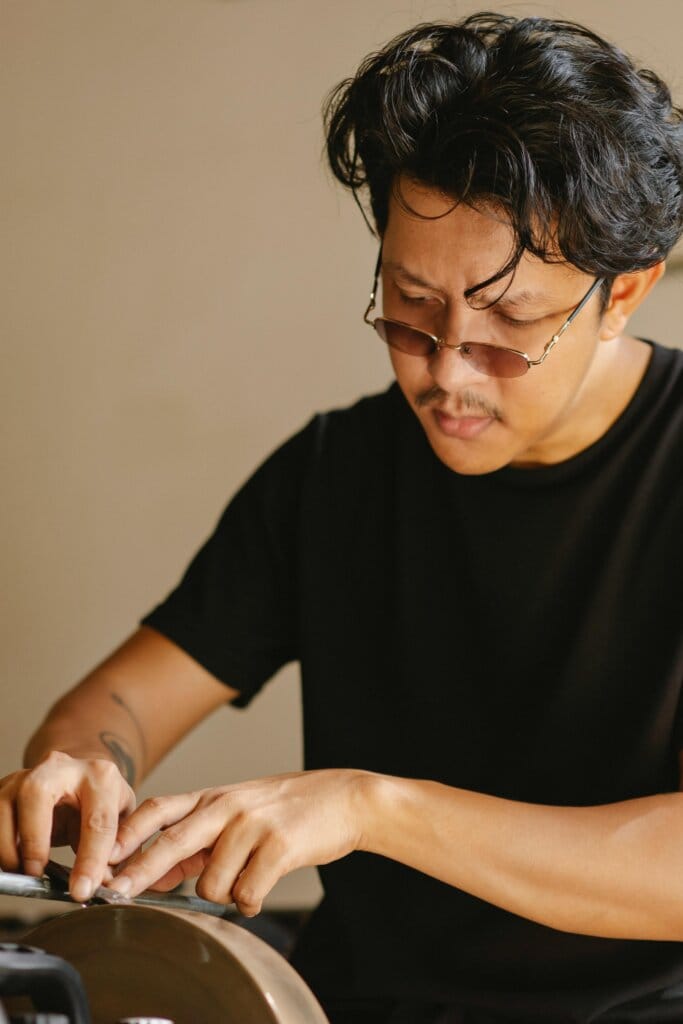 how to sharpen a knife with a knife sharpener