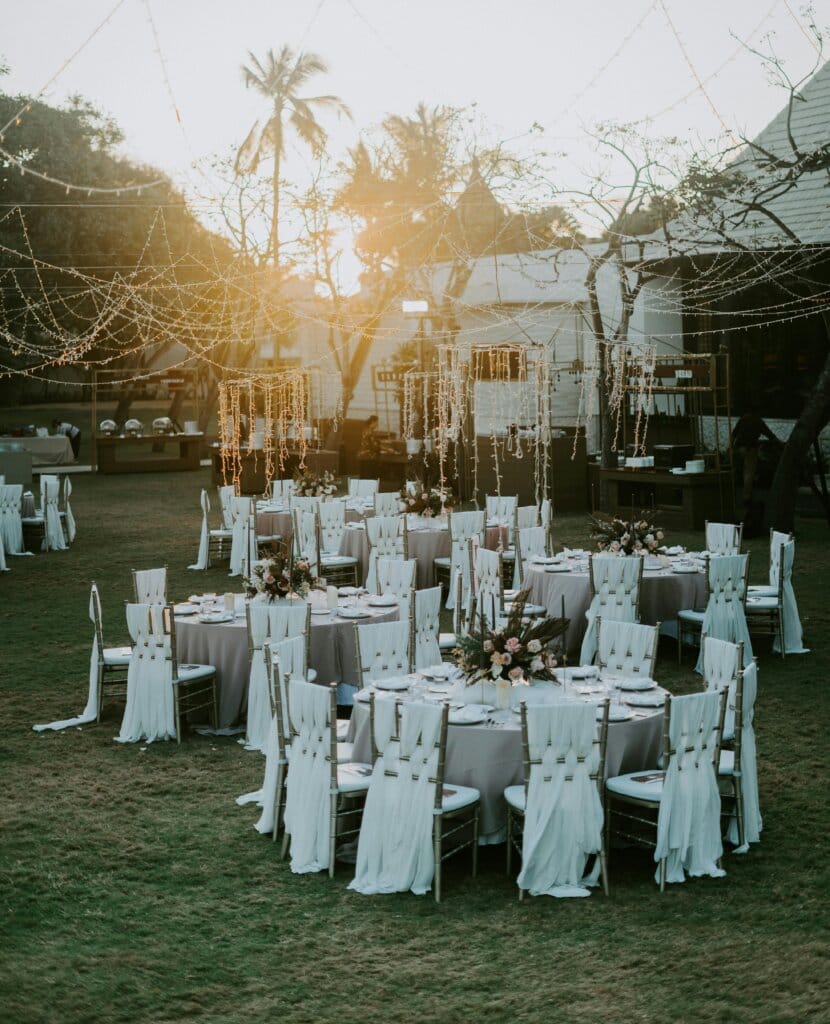 how to decorate chairs for wedding