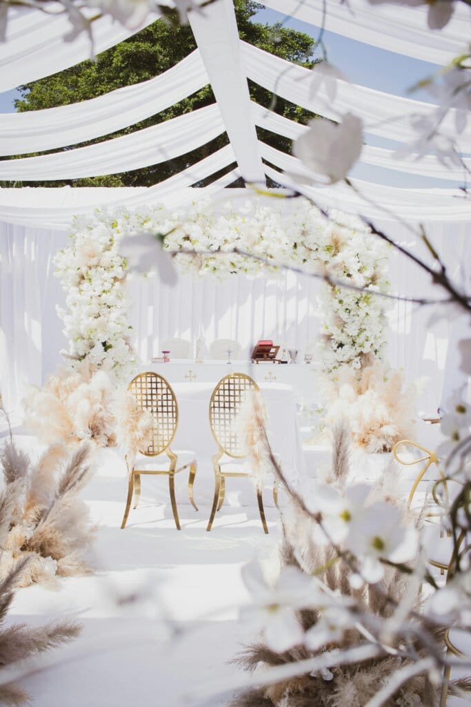 how to decorate chairs for wedding